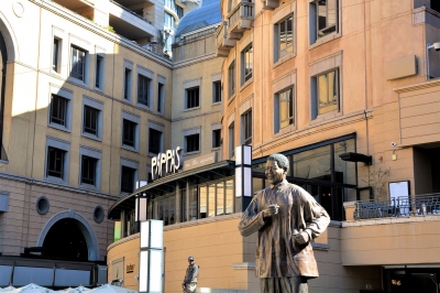 Nelson Mandela Sqaure Johannesburg in Sandton (Alexander Mirschel)  Copyright 
Informazioni sulla licenza disponibili sotto 'Prova delle fonti di immagine'